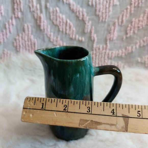 Vintage Blue Mountain Pottery Creamer Pitcher 5"H x 4"W - Picture 7 of 7